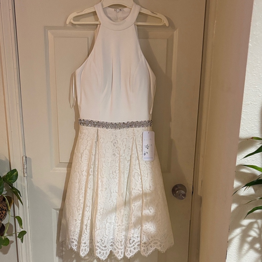 Elegant White Lace women Dress size 4